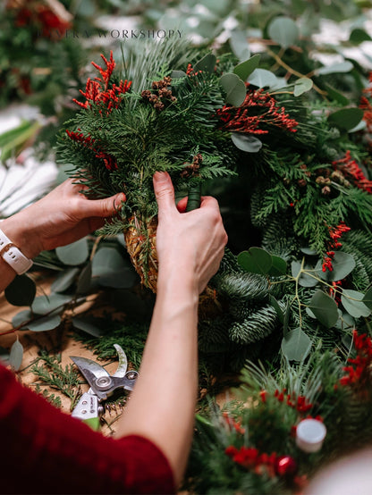 Zimní věnec na dveře - Pavera workshopy – floristický kurz